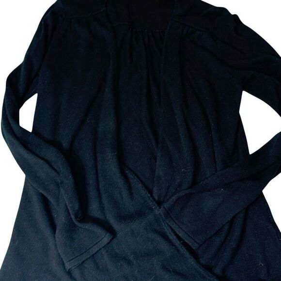 Athleta Women’s long sleeve top medium black - Picture 5 of 5